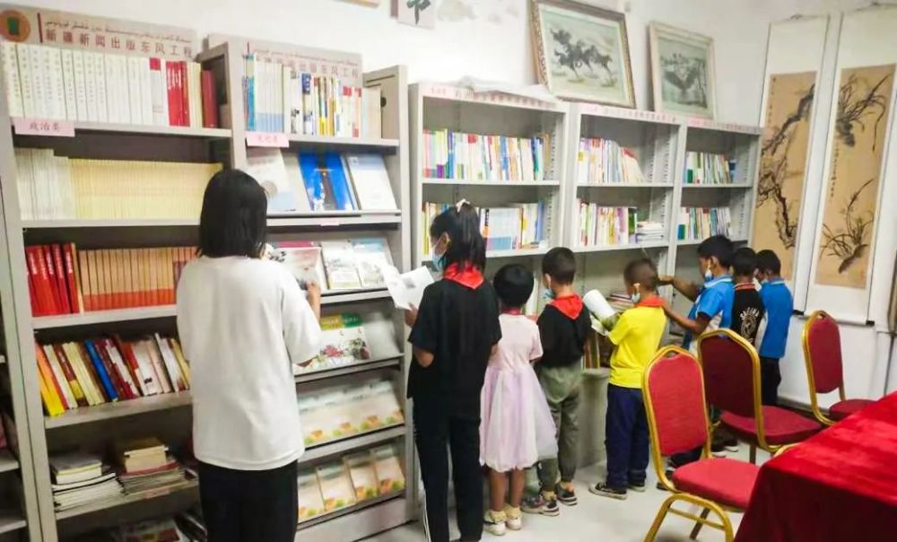 世界讀書日 輪臺縣以網(wǎng)絡(luò)技術(shù)服務(wù)推動全民閱讀新風(fēng)尚